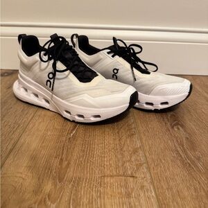 On Cloud Womes White and Black Athletic Sneakers